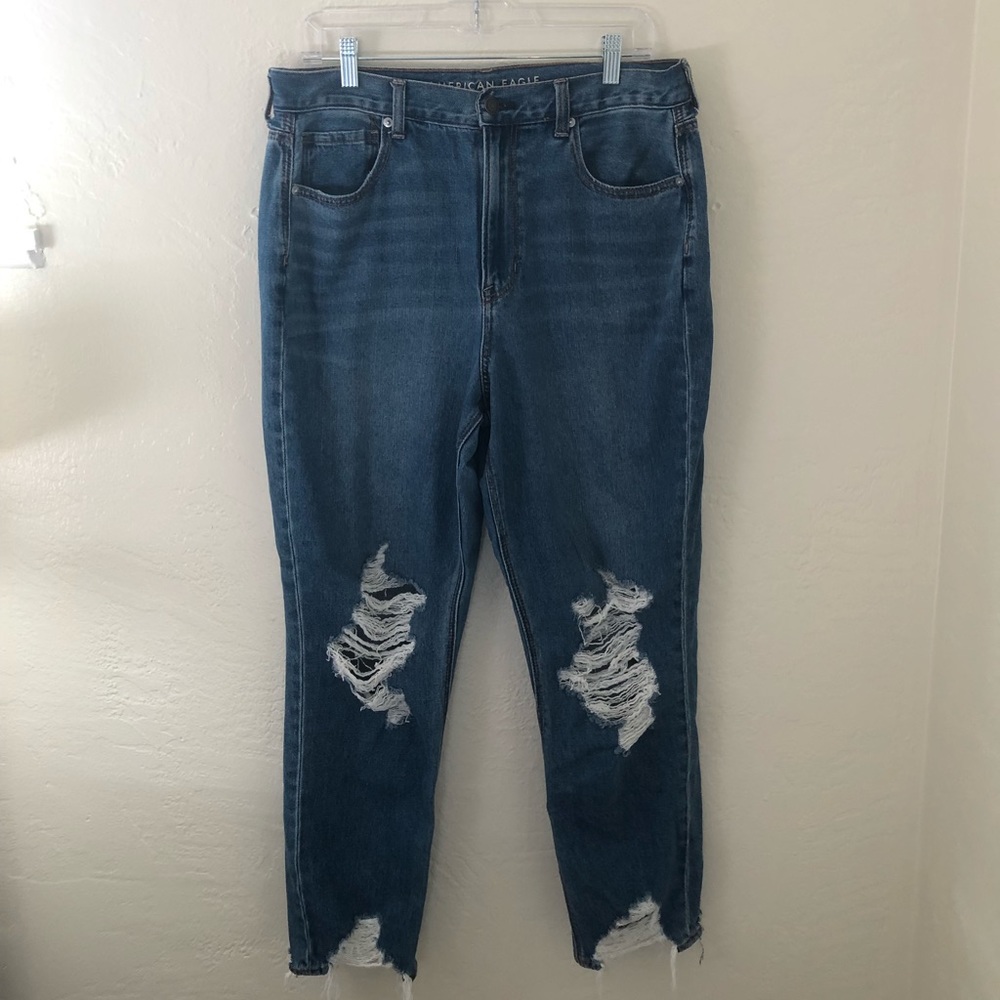 High-waisted mom jean